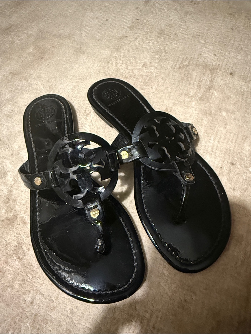 Tory Burch Black Logo Cutout Patent Thong Sandals